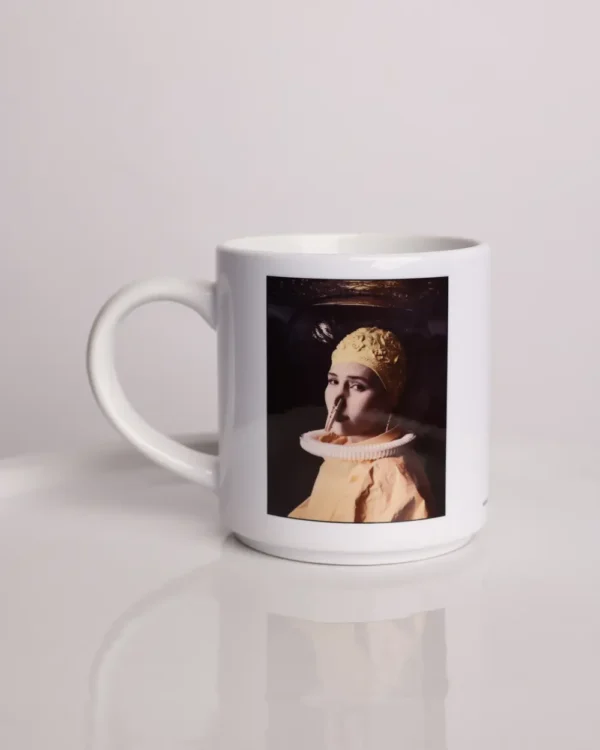 LE MUG - LA JEUNE FILLE  AU COQUILLAGE